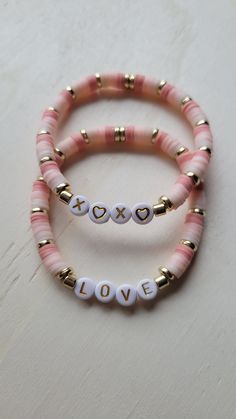 Poly Clay Beads Bracelets, Clay Bead Word Bracelet Ideas, Clay Bracelets With Words, Xoxo Clay Bead Bracelet, Polymer Beads Bracelet, Clay Bead Bracelet Ideas For Christians, Valentine Clay Bracelets, Cute Things To Write On Bracelets, Clay Beads Matching Bracelets