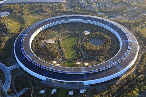 Inside Apple’s Earthquake-Ready Headquarters - The New York Times Apple Hq, Apple Headquarters, Apple Building, Circular Buildings, Apple Park, New Architecture, Norman Foster, Futuristic City, 판타지 아트