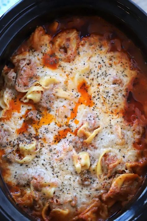 Slow Cooker Tortellini Pasta Bake Pasta Bake Crockpot, Pasta No Meat, Tortellini Pasta Bake, Tortellini Recipes Crockpot, Slow Cooker Tortellini, Crockpot Tortellini, Crock Pot Tortellini, Slow Cooker Pasta Recipes, Crockpot Pasta