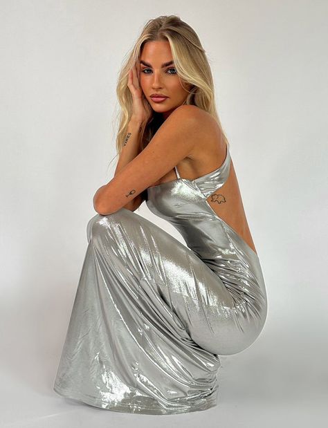 Silver Sparkly Dress, Silver Formal Dresses, Silver Maxi Dress, Outfits Formal, Silver Prom Dress, Silver Metallic Dress, Silver Bridesmaid Dresses, Bodycon Dress Casual, Grey Maxi Dress