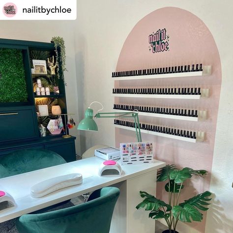 Vip Aesthetic, Nail Room Ideas Home, Home Nail Salon Ideas, Nail Technician Room, Design Nail Salon, Ideas Decoracion Salon, Nail Room Ideas, Gelpolish Nails, Tech Room