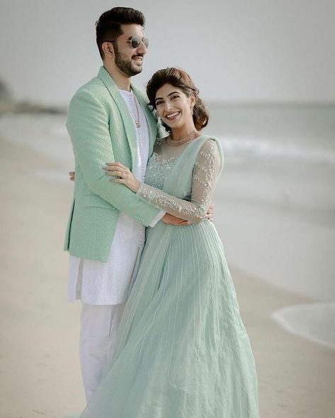 Fashion Guide Engagement Couple Dress, Engagement Dress For Groom, Wedding Matching Outfits, South Indian Wedding Hairstyles, Engagement Dress For Bride, Reception Outfits, Reception Gowns, Indian Wedding Poses, Wedding Dresses Men Indian