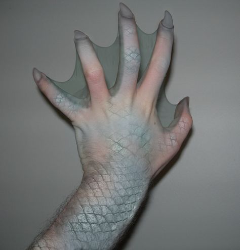 pantyhose on hands to simulate webbing...could use for Aqualad cosplay! Halloween Smink, Carnaval Make-up, Dengeki Daisy, Yennefer Of Vengerberg, Special Fx Makeup, Siluete Umane, Mermaid Aesthetic, Idee Cosplay, Samurai Tattoo