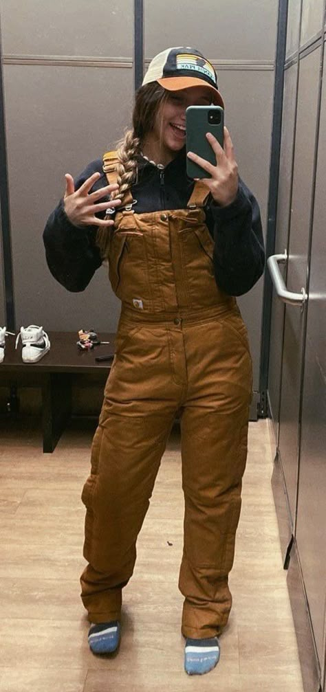 Working Overalls Women, Working On A Farm Outfit, Womans Carhartt Overalls, Farm Work Outfits Women, Cargarte Overalls Outfit, Women's Overalls Outfits, How To Style Carhartt Overalls, Female Contractor Outfit, Trades Women Outfit