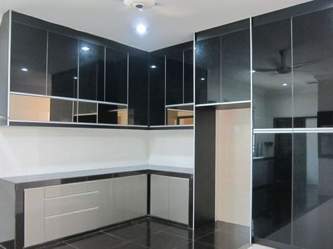 Mirrored Kitchen Cabinet, Kitchen Set Aluminium, Glass Kitchen Cabinet, Glass Backsplash Kitchen, Used Kitchen Cabinets, Glass Kitchen Cabinet Doors, Model Kitchen, Kitchen Built In, Corner Kitchen Cabinet