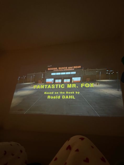 Film Projector Aesthetic, Movie Projector Aesthetic, Aesthetic Projector, Projector Aesthetic, Roald Dahl Books, Projector Tv, Heart Sink, Film Projector, Aesthetic 2024