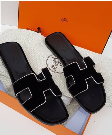 Sandal Hermes, Elegant Shoes Heels, Hermes Sandals, Women Slippers Fashion, Pretty Sandals, Dr Shoes, Fashion Shoes Heels, Shoes Heels Classy, Classy Shoes