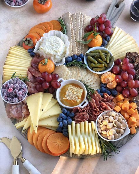 Freeze Cheese, Fall Cheese Boards, Pizza Shapes, Cheese Course, Herb Bread, Sugared Cranberries, Pizza Flavors, Charcuterie Inspiration, Charcuterie Cheese