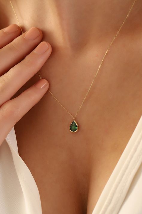 14K Gold Emerald Necklace, Minimalist Emerald Necklace, 14K Solid Gold Emerald Necklace, Dainty initial Emerald Pendant, Drop Necklace, Summer Jewelry, 14K Gold Chain Necklace, Birthday Gift, Christmas Gift, Solid Gold Necklace, Valentine's Day Gift, Couple Necklace "Material: SOLİD GOLD (No Gold Filled Or No Gold Plated)" "KARAT: 14K (585) "Pendant Length: 7 MM "Pendant Width: 10 MM "Available Gold Color: (Yellow Gold, White Gold, Rose Gold) "The certificate will be sent with the product. *EMER Simple Emerald Jewelry, Gold Jewelry Real, Necklaces Emerald, Gold Emerald Necklace, Minimalist Gold Necklace, Mother Days, Chirstmas Gift, Emerald Necklace Pendant, Minimalist Necklace Gold