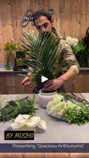 453K views · 18K reactions | 🌺 Master Florist ByMusho works magic with white Graciosa's | Check out this stunning floral creation featuring the elegant Graciosa Anthuriums by Anthura stealing the spotlight. 🌟✨ By Musho artistry knows no... | By Master Florist | Facebook Modern Flower Arrangements Design, Anthurium Flower Arrangement, Tropical Flower Arrangements Diy, Flower Arrangements Simple Vase, Anthurium Arrangement, Montage Floral, Floristry Techniques, Floral Mechanics, Modern Floral Arrangements