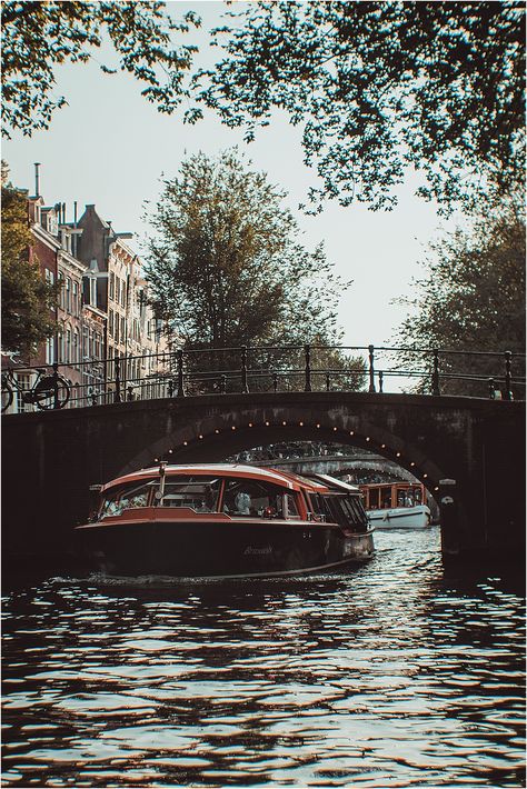 Amsterdam Tourist Attractions, Amsterdam Tourist, Amsterdam City Guide, Amsterdam Photography, Amsterdam Travel Guide, Hill City, Holland America Line, Best Honeymoon Destinations, Visit Amsterdam