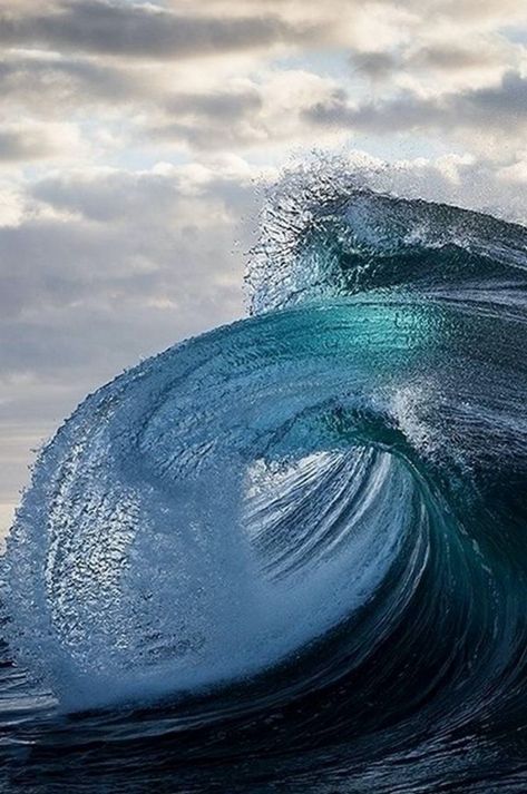 No Wave, Waves Photography, Ocean Pictures, Surfing Waves, Beautiful Ocean, Ocean Wave, Water Waves, Big Waves, Sea Waves