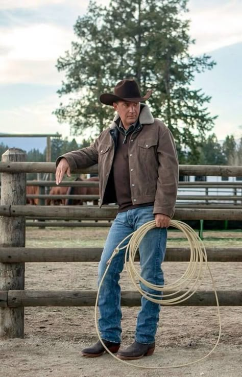 John Dutton Yellowstone Tv Series, Cowboy Outfit For Men, Yellowstone Outfits, John Dutton, Yellowstone Series, Mens Western Wear, Action Hero, Mens Bootcut Jeans, Rugged Men