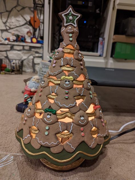 Pottery Gingerbread Man, Gingerbread Man Tree, Pottery Tree, Clay Christmas Tree, Christmas Pottery, Christmas Ceramics, Pottery Christmas, Clay Christmas Decorations, Pottery Ornaments