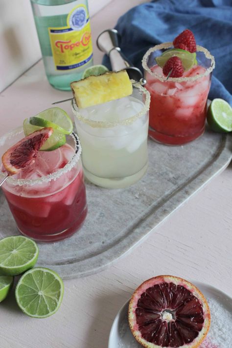 Need a fun tequila mixed drink idea? Create your very own margarita flight with different flavored margaritas of your choice. This alcoholic flight recipe would be perfect for a themed party, Cinco de mayo, or celebrate a special occasion. These fruit margaritas on the rocks have the perfect hint of sweetness while allowing the flavor of tequila to shine through! Unique Margarita Recipes, Traditional Margarita Recipe, Margarita Flight, Cocktail Garnish Ideas, Creative Cocktail Garnishes, Tequila Mixed Drinks, Garnish Ideas, Fruit Margarita, Cocktail Garnishes