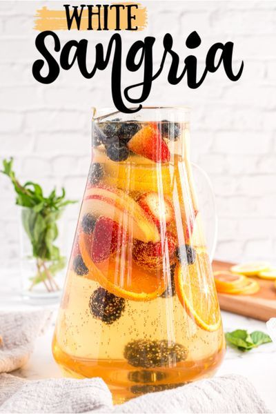 Riesling Sangria Recipes, Riesling Sangria, Sangria White Wine, Pineapple Sangria, Moscato Sangria, Blackberry Sangria, White Sangria Recipe, How To Make Sangria, White Wine Sangria