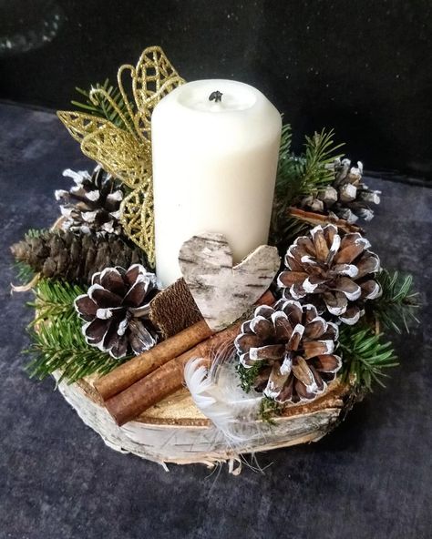 Crafts With Natural Materials, Joululahjat Diy, Christmas Candle Decorations, Christmas Centerpieces Diy, Christmas Crafts Decorations, Christmas Wood, Christmas Centerpieces, Christmas Table Decorations, Christmas Deco