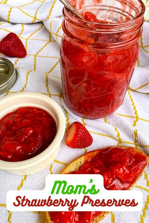 Strawberry Jam With Pectin, Homemade Strawberry Preserves, Strawberry Jelly Recipes, Jam Strawberry, Strawberry Freezer Jam, Freezer Jam Recipes, Fruit Plus, Strawberry Rhubarb Jam, Fresh Strawberry Recipes