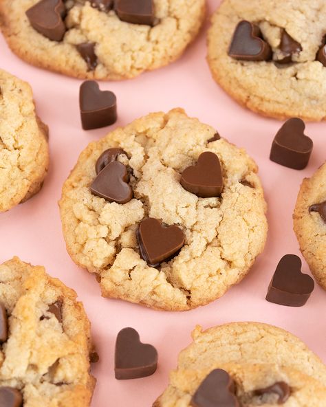 How To Make Heart Shaped Chocolate Chips - Crafterward Heart Shaped Chocolate Chip Cookies, Chocolate Shapes, Scratch Recipes, Heart Shaped Chocolate, Cookie Business, Heart Shaped Cookies, Valentines Day Food, Valentine Chocolate, Chocolate Hearts