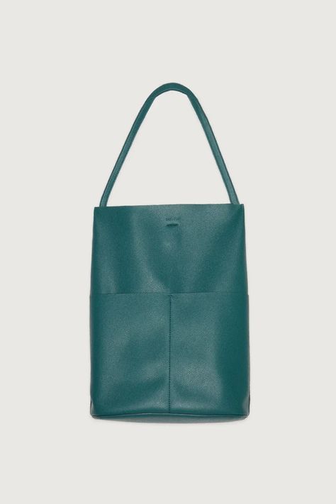 https://www.oakandfort.com/BAG-6825 2022 Gift Ideas, Vegan Leather Tote Bag, Oak And Fort, Vegan Leather Tote, Sell Gold, Cable Knit Cardigan, Dark Teal, Leather Tote Bag, American Football