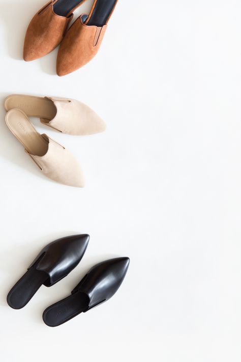 minimalist style + capsule wardrobe inspiration: — curated by minimalism.co Minimalist Moda, Style Capsule, Babouche Slippers, Mode Shoes, Minimalist Women, Minimalist Shoes, Minimal Classic, Jenni Kayne, Wardrobe Inspiration