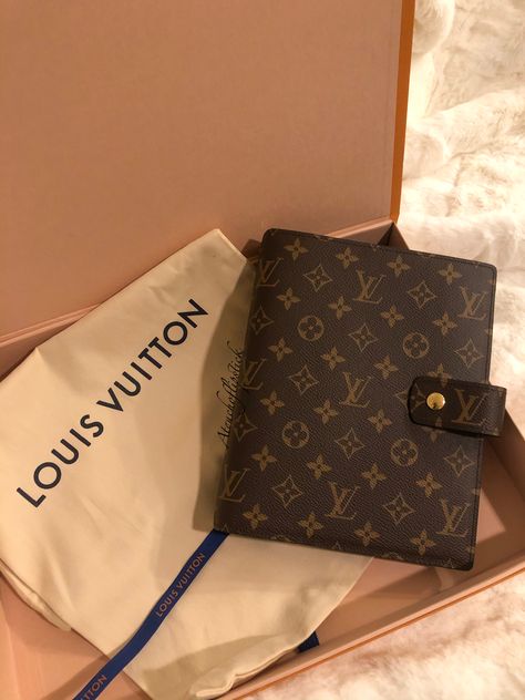 Here are some tips to help you choose the perfect Louis Vuitton Agenda cover that will fit your lifestyle Louis Vuitton Agenda Cover, Lv Agenda Gm Louis Vuitton, Louis Vuitton Agenda Setup, Louis Vuitton Notebook Cover, Lv Gm Agenda, Louis Vuitton Agenda Aesthetic, Lv Mm Agenda, Lv Notebook, Lv Planner