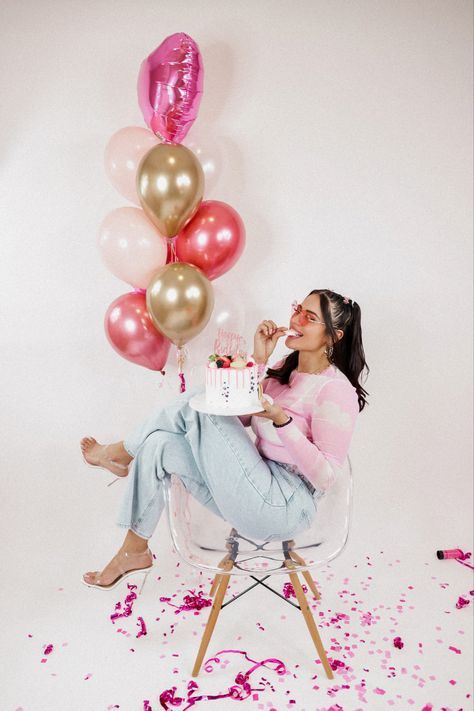 Artistic Birthday Photoshoot, 25 Photoshoot Ideas Birthday, Confetti Photoshoot Birthday, Women’s Birthday Photo Shoot, Bd Photoshoot Ideas, Womens Birthday Photoshoot, Cute Indoor Photoshoot Ideas, My Birthday Photo Ideas, Photoshoot Themes Birthday