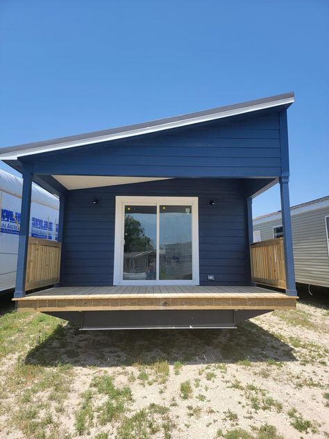 Single Wide Modular Home, Mobile Home Single Wide, Single Wide Trailer, Trailer Renovation, Model Site, Single Wide Mobile Homes, Contemporary Cabin, Installing Siding, Accessory Dwelling Unit