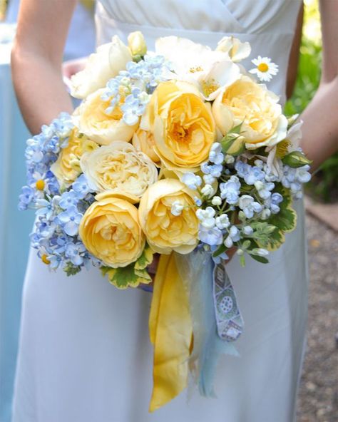 Blue green yellow | http://www.fabmood.com/blue-green-yellow-wedding-palette/ Periwinkle Blue Wedding, Garden Roses Wedding, Yellow Wedding Colors, Yellow Wedding Bouquet, Yellow And Blue Flowers, Wedding Flower Guide, Bridal Bouquet Blue, Yellow Bouquets, Yellow Wedding Flowers