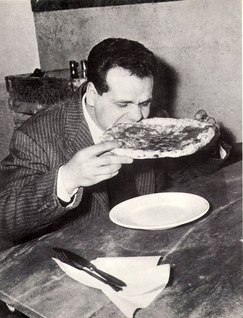 How to lose weight and still eat man food. Art Of Manliness, Italy Food, Man Food, Flexible Dieting, Good Day Song, Italian Pizza, Vintage Italy, People Eating, Healthy Ideas