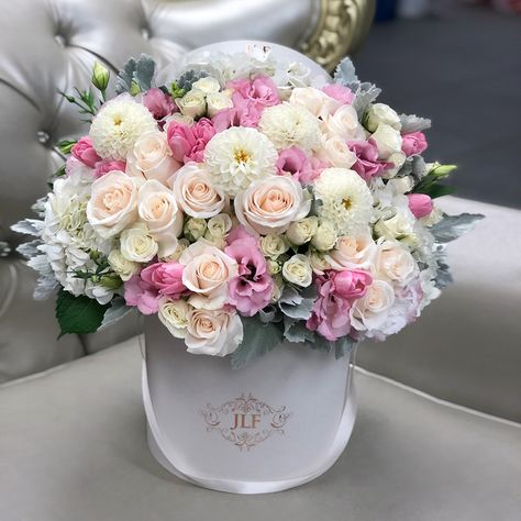 Tulpen Arrangements, Flower Decoration Ideas, Luxury Flower Arrangement, White Spray Roses, Flower Box Gift, Wedding Bouquets Pink, Stock Flower, Flower Boutique, Flowers Bouquet Gift