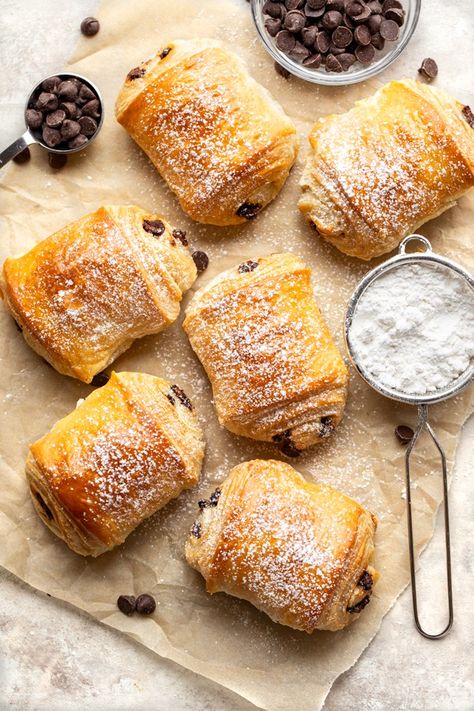 These easy chocolate croissants made with all-butter puff pastry are prepped in under thirty minutes, and taste like they're from a bakery! | thecozyapron.com #chocolatecroissaints #easychocolatecroissants #easychocolatecroissantspuffpastry #chocolatefilledcroissantseasy #easychocolatechipcroissants #puffpastrycroissants #chocolatecroissantswithpuffpastry #chocolatecroissantspuffpastry #chocolatecroissantsfrompuffpastry Puff Pastry Croissant, Chocolate Croissant Recipe, Crossant Recipes, Chocolate Puff, Chocolate Croissants, Simple Family Meals, Homemade Croissants, Croissant Recipe, Chocolate Pastry