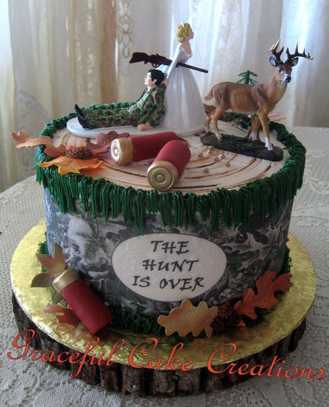 https://flic.kr/p/EN11Nr | Hunting Themed Grooms Cake Grooms Cake Hunting, Hunting Wedding Cake, Tort Special, Grooms Cake Tables, Groomsman Cake, Crazy Wedding Cakes, Grooms Table, Hunting Cake, Hunting Wedding