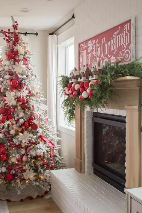 Red and White Christmas Mantel Simple Mantle Christmas Decor, Christmas Decor Red And White, Green And White Christmas Tree, Mantle Christmas Decor, Simple Mantle, Christmas Decor Red, Inexpensive Christmas, Gingerbread Christmas Decor, Red And White Christmas