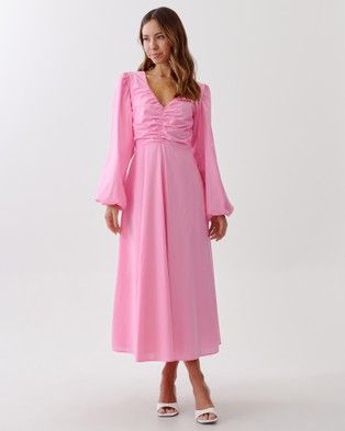 Australian-designed Tussah is a fashion label curated to empower all women to look and feel fabulous. Tussah encompasses form-flattering silhouettes and unique feminine prints designed to fit all body Feminine Prints, Pink Dress Casual, Bubble Gum Pink, Pink Midi Dress, Bubblegum Pink, Buy Dress, Fashion Labels, Hip Length, Bubble Gum