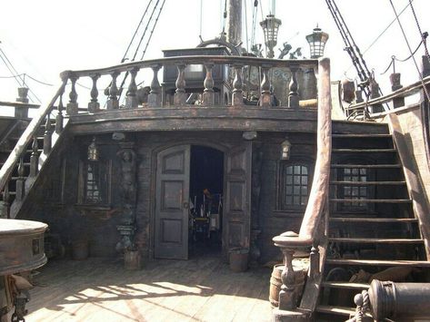 Pirate Captain Quarters Outset Island, Black Pearl Ship, Captains Quarters, Navi A Vela, Pirate Boats, Pirate Queen, Black Sails, Pirate Life, Pirate Theme