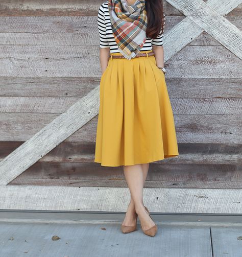 Yellow skirt outfits