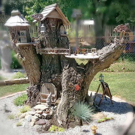 Garden Ideas With Tree Stumps, Gnome Tree Stump House, Birdhouse Tree, Tree Stump Ideas, Tree Stump Decor, Stump Ideas, Gnome Ideas, Tattoo Plant, Backyard Gardens