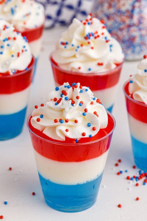 Celebrate with colorful 4th of July jello shots made with red, white, and blue jello and without mention, vodka. Top your dessert shooters with whipped cream and patriotic sprinkles for extra flair! July 4th Jello Shots, 4th Of July Jello Shots, 4th Of July Jello, White Jello, Red White And Blue Jello, Broken Glass Jello, Jello Shooters, Jello Shot Cups, 4th Of July Cocktails