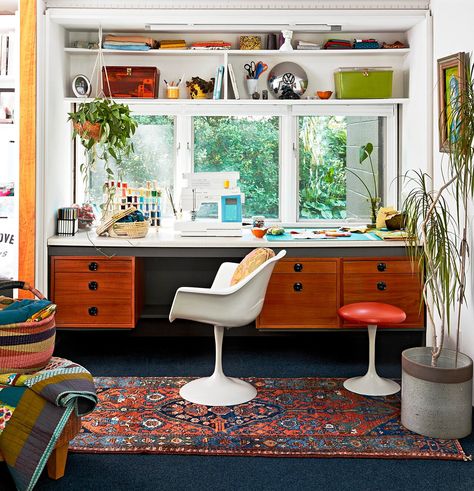 Midcentury Modern Decor, Midcentury Modern Furniture, Colorful Office, Modern Decor Ideas, Vintage Midcentury Modern, Chair Designs, Iconic Chairs, Midcentury Home, Modern Style Homes