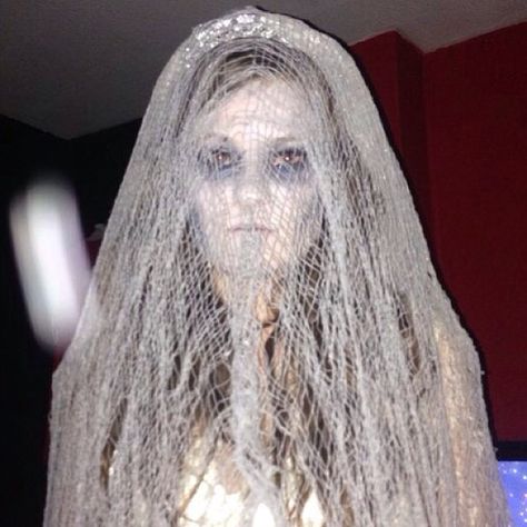 Dead Bride Costume, Free Halloween Costumes, Zombie Zone, Zombie Ghost, Dead Bride, Halloween Bride, Teaching Theatre, Mummy Costume, Halloween Costumes To Make