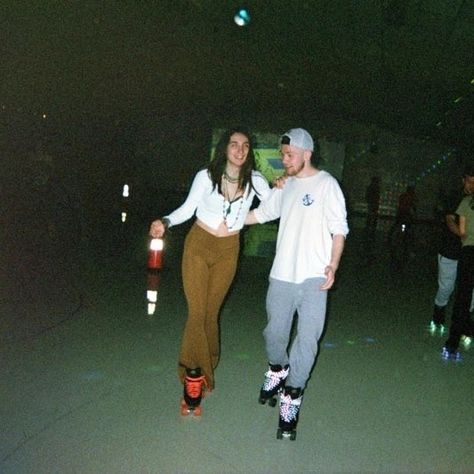 Roller skate skating couple skate 90s old film cute couple rolling skating Rollerskating Couple Aesthetic, Roller Skating Date Aesthetic, Rollerskating Date, Roller Skate Couple, Roller Skating Couple, Roller Skating Date, Abc Dates, Roller Boogie, Winter Dates