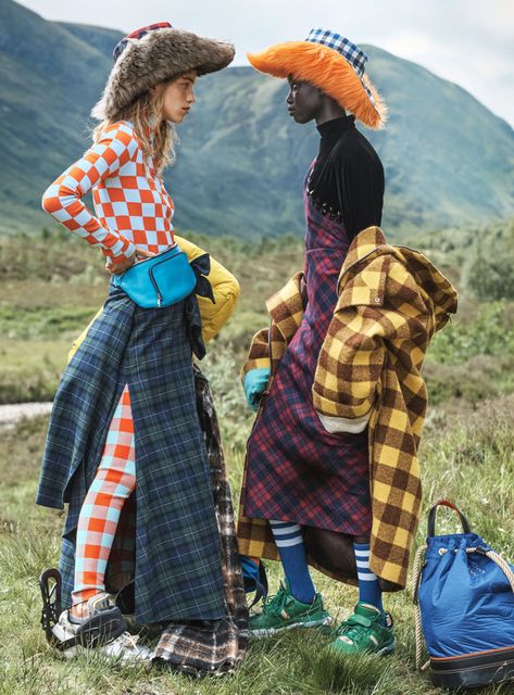 Mode Tartan, Nike Tenis, Nature Inspired Fashion, Tartan Fashion, Fashion Shooting, Mode Editorials, Natural Fashion, Nature Fashion, Armani Privé