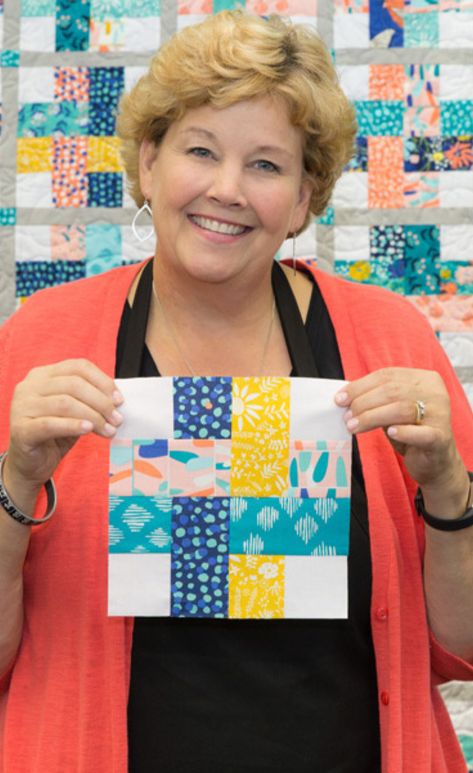 Watch this Dream Weaver Block Quilt Tutorial. Jenny Doan demonstrates how to create the look of a woven block using 2.5 inch strips of precut fabric. Sewing Blocks, Jenny Doan Tutorials, Missouri Quilt Tutorials, Missouri Quilt Company, Missouri Star Quilt Company Tutorials, Missouri Star Quilt Tutorials, Quilt Videos, Missouri Quilt, Quilting Tutorial