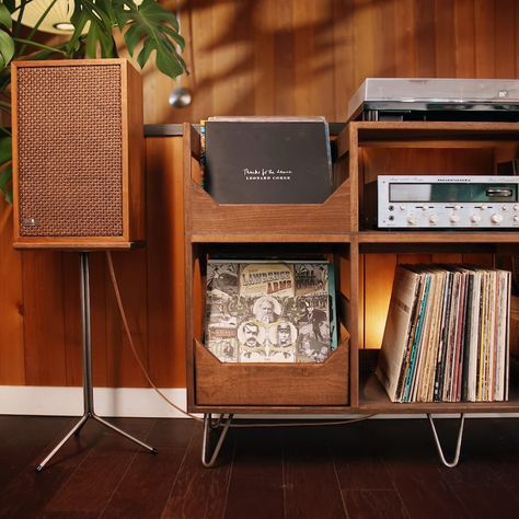 Hi Fi Storage Ideas, Tall Record Player Cabinet, Vintage Speaker Stands, Aesthetic Speaker, Turntable Furniture Design, Hi Fi Stand, Hifi Setup, Speaker Setup, Turntable Furniture