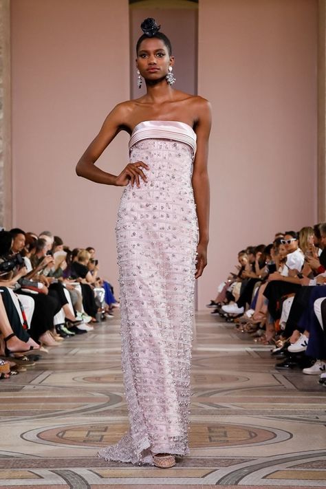 Giorgio Armani Dress, Wedding Outfits For Women, Armani Dress, 2019 Couture, 90s Runway Fashion, Armani Prive, Pretty Prom Dresses, Couture Runway, Gala Dresses