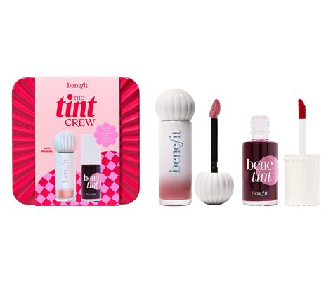 This full-size crew featuring the iconic Benetint (maybe you've heard of it?) and Splashtint is the set we all want to hang with. Get to know these pouty pals. Dot Benetint onto lips and cheeks for a buildable, natural-looking flush of rosy color. Then, glide on Splashtint moisturizing dewy lip tint for a lightweight, juicy finish on lips.   Hyaluronic acid helps temporarily smooth the appearance of lip lines through hydration, while glycerin helps moisturize. Goji berry seed oil and raspberry l Makeup Boxes, Make Up Kits, Fixing Spray, Kajal Eyeliner, Blush On Cheeks, Cheek Stain, Makeup Gift Sets, Smooth Lips, Tinted Lip Balm