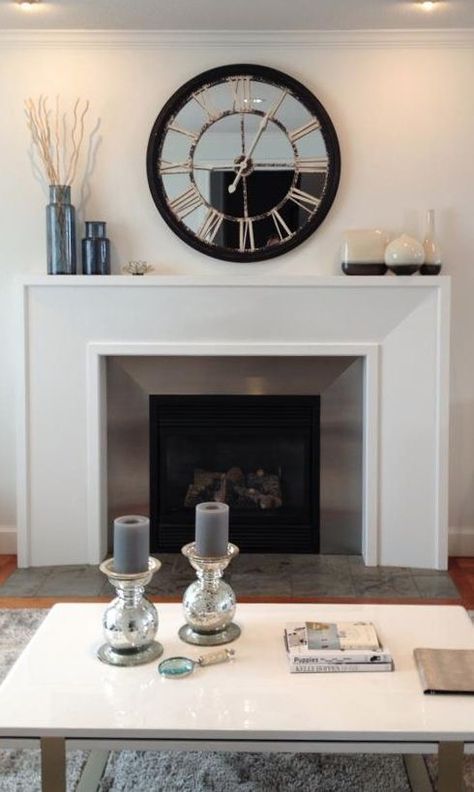 Fireplace mantel ideas that apply to everyday decorating as well as seasonal decor. Modern Fireplace Decor, Modern Mantle Decor, Modern Mantle, Farmhouse Fireplace Ideas, Design Camino, Fireplace Mantle Decor, Fireplace Mantel Decor, Farmhouse Fireplace, Foyer Decorating