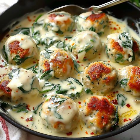 Chicken Ricotta Meatballs With Spinach Alfredo Sauce, Chicken Ricotta Meatballs, Spinach Alfredo Sauce, Meatballs With Spinach, Chicken Ricotta, Recipe Ricotta, Creamy Spinach Chicken, Ricotta Meatballs, Savory Meatballs