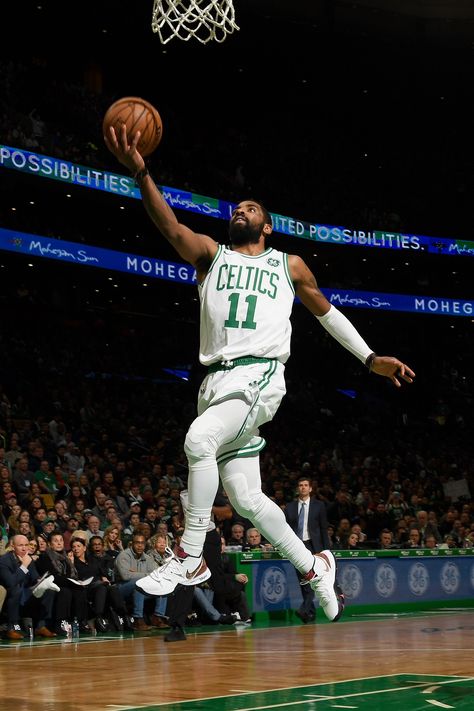 012119 Kyrie Irving Layup, Kyrie Irving Boston Celtics, Kyrie Irving 2, Kyrie Irving Celtics, Irving Nba, Uncle Drew, Basketball Wallpapers, Basketball Background, Basketball Players Nba